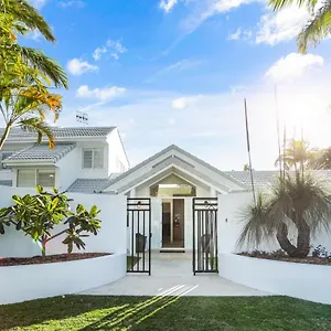 https://18-witta-circle.queenslandhotels.net